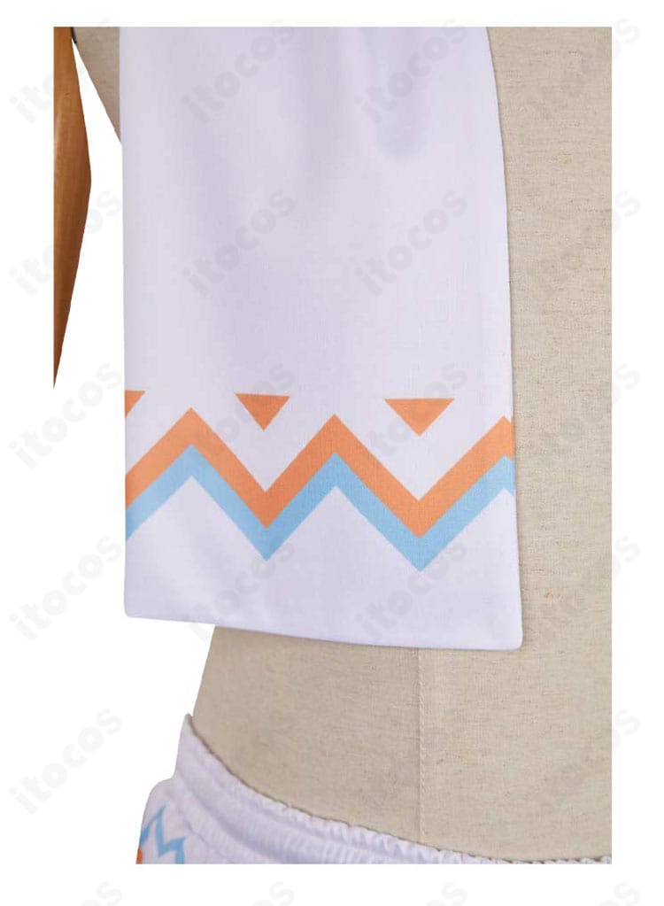 囲巾（マフラー）装飾の近接画像。細かな刺繍と素材感が際立つ高品位ディテール。