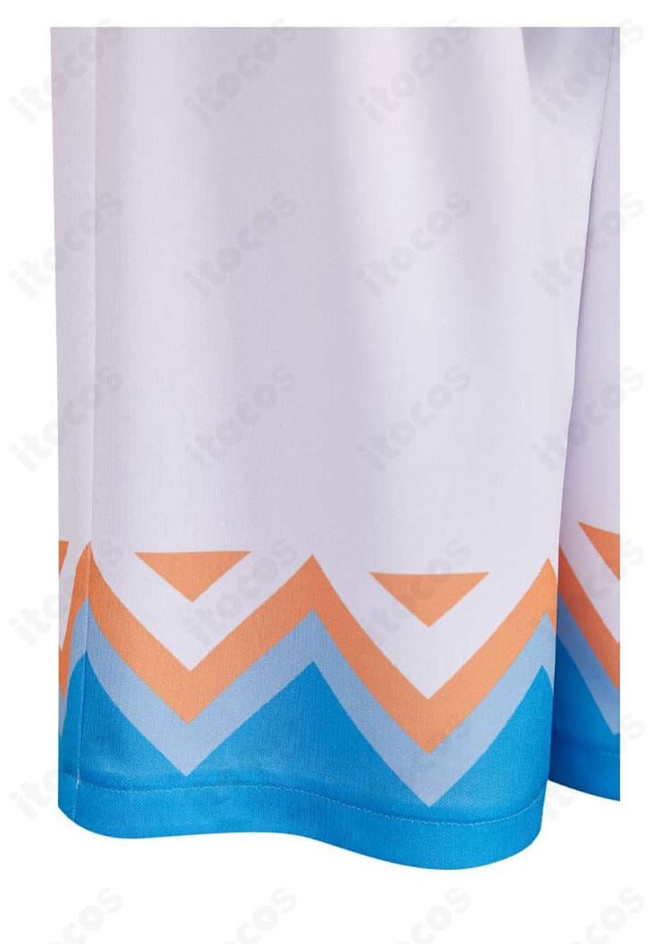 パンツ脚部装飾のクローズアップ。縁取りや模様までこだわった高品質な仕上がり。