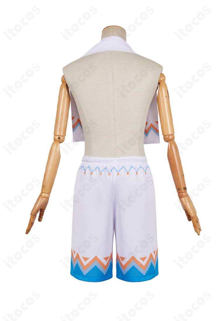 背面画像。マフラーのボリュームと背面装飾の配置が確認できる空のコスプレ衣装。