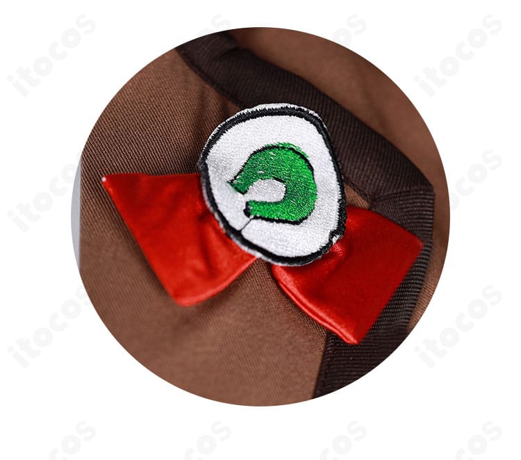 首元デザインの装飾ディテール｜ブレザー襟周りのフォーマルな仕立て