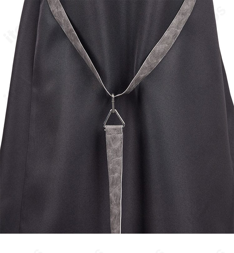 亜白ミナ コスプレのスカート背面装飾。後ろ姿のラインと装飾配置を示すディテール画像