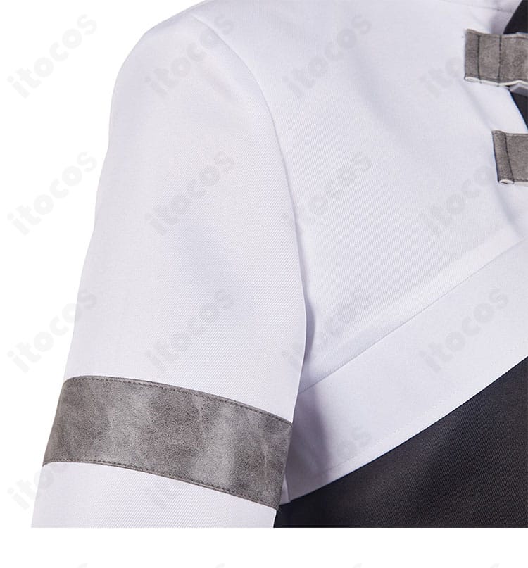 亜白ミナ コスプレの肩・袖装飾ディテール。立体的な意匠で隊長らしい存在感を表すアップ画像