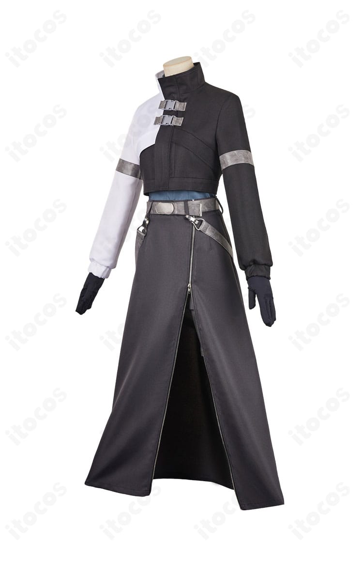 亜白ミナ 第3部隊 隊長制服コスプレの左側面図。肩から袖へのラインとベルトの見え方を確認できる画像