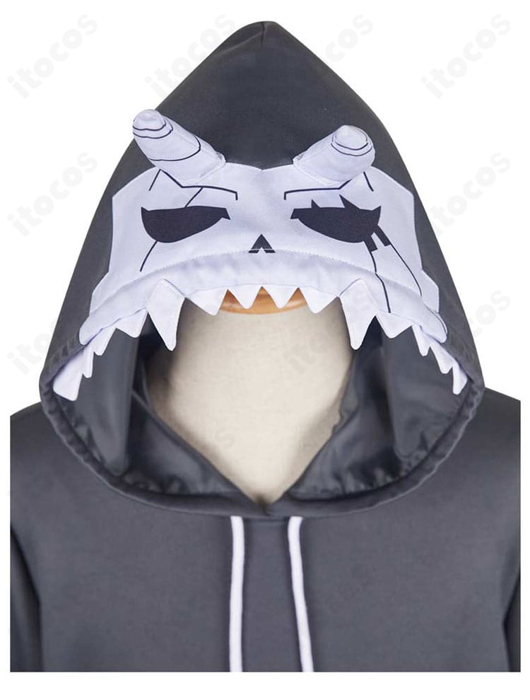 フード部分のクローズアップ。フチの形状や装飾パーツがキャラクターらしさを引き立てるディテール。