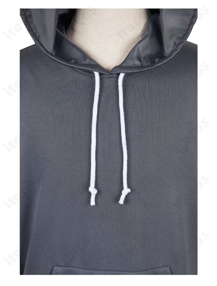 襟元の装飾アップ。刺繍とステッチの仕上げが分かる近接写真。