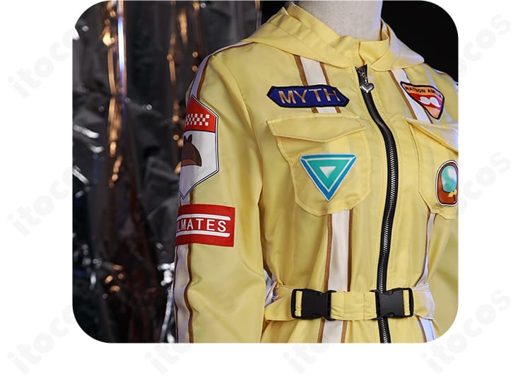 ワトソン・アメリアの肩・袖周りの装飾ディテール。立体パーツの質感