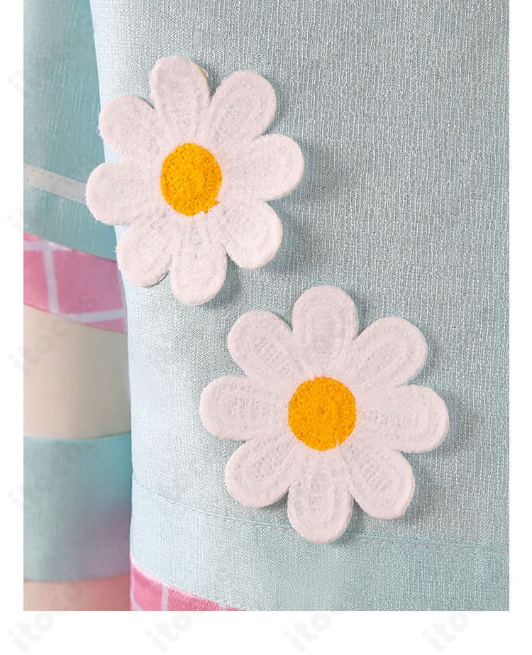 ハッピーチャーム衣装 外套背面の装飾ディテール。背中の意匠と縫い合わせの仕上がり