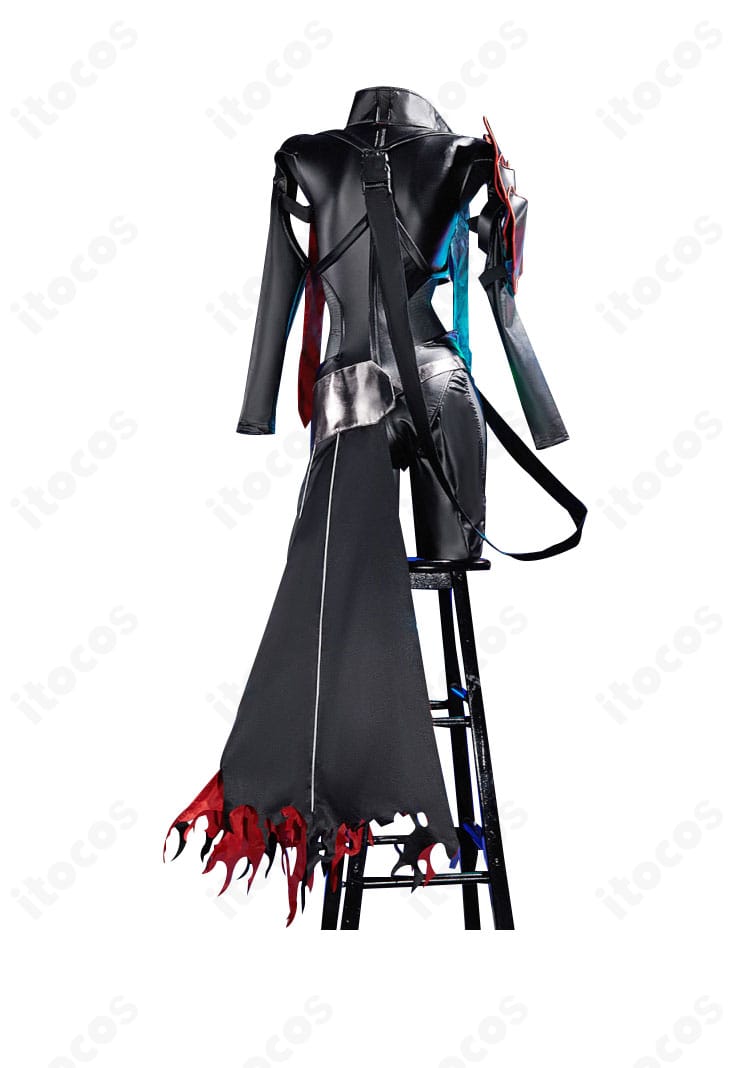 勝利の女神：NIKKE 紅蓮 ブラックシャドウ衣装の背面。帯周りと背面装飾、シルエットのラインが確認できる画像。