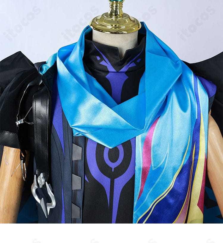 オロルン衣装の襟元ディテール。刺繍と装飾パーツの質感が分かるクローズアップ。