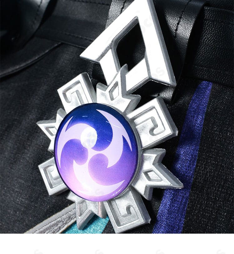 オロルン衣装の背飾りアップ。立体パーツと配色のコントラストが映えるカット。