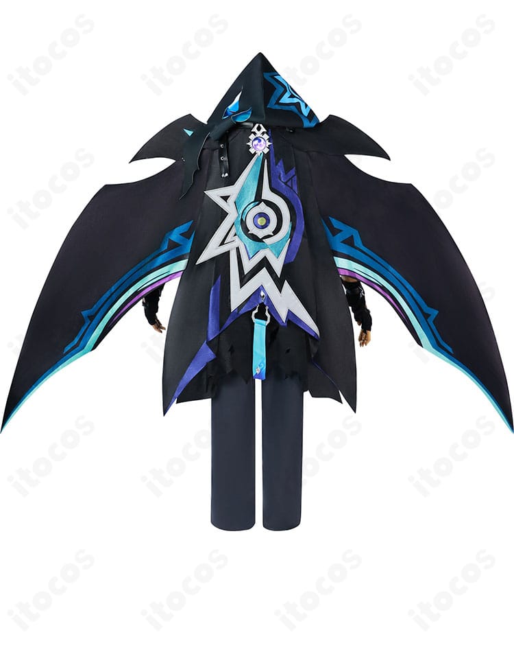 原神 オロルン コスプレ衣装の背面全体。マントの落ち感と背面装飾の配置が見える。