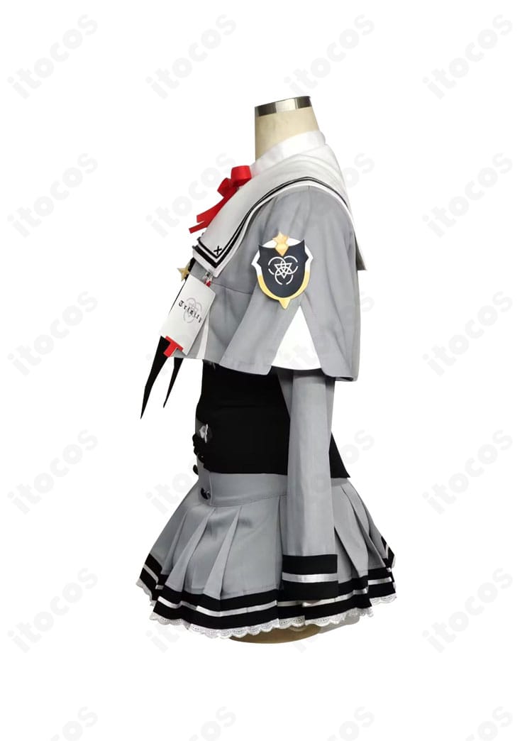 守月スズミ衣装の左側ディテール。刺繍、袖口のカフス、アクセサリー金具の質感が分かるクローズアップ。