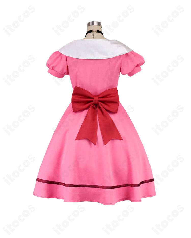 ヒカリのコンテスト衣装・背面ディテール。後ろ姿のラインとアクセントを確認できる全身バックショット。