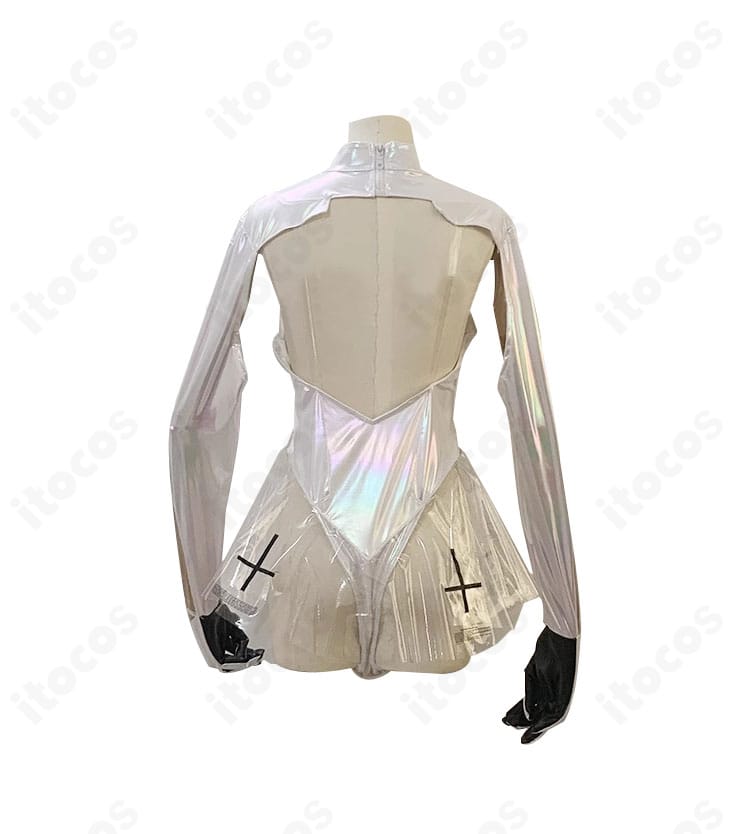 シンデレラ衣装の背面デザイン。背面装飾や着脱構造のディテールが分かるカット。