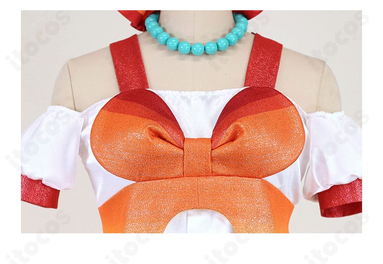 セレナ衣装の襟元装飾アップ。ネックレスと相性の良い華やかな仕上げ