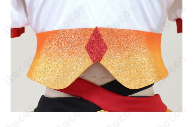 セレナ トライポカロン衣装の背面ステッチとヘム仕上げの近接写真