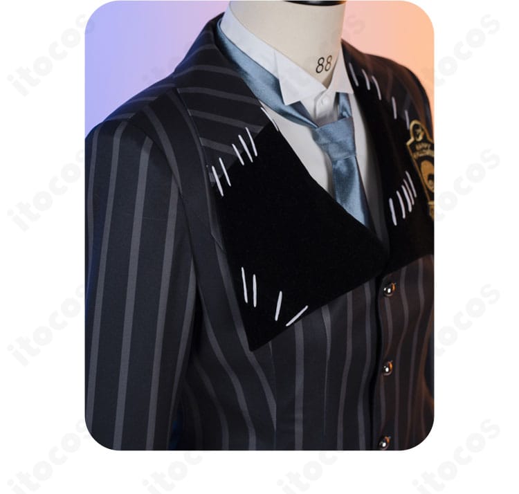 リドル・ローズハート衣装 襟元とネクタイのデザイン。結び目とカラーラインの仕上げが分かる写真