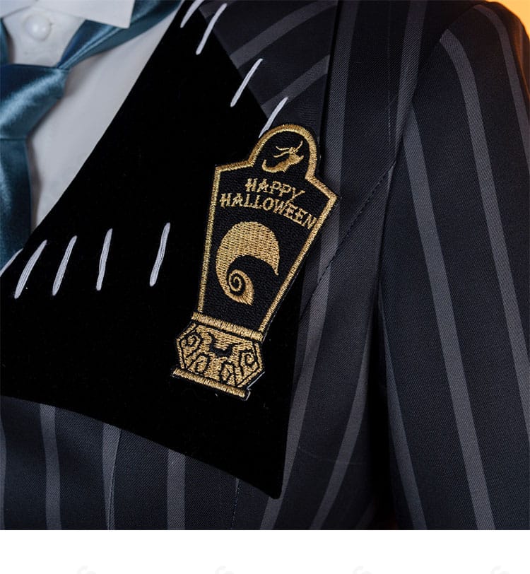 リドル・ローズハート衣装 左胸装飾のディテール。刺繍風意匠と配色が見える近接ショット