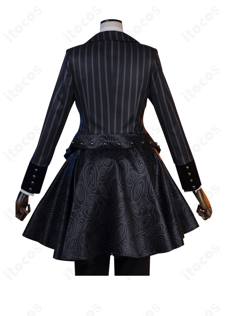 リドル・ローズハート ナイトメアースーツ背面。裾装飾と背面シームの再現度を示す画像