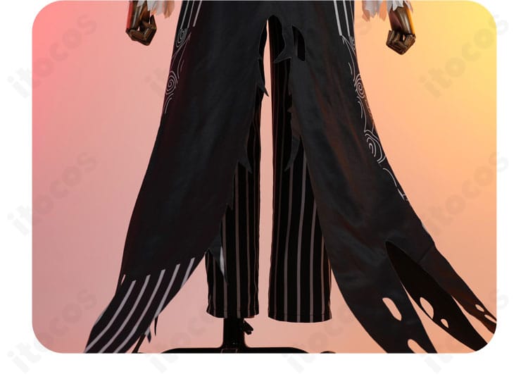 背面裾部分の近景。豪華な装飾と裁ちの美しさを見せる。