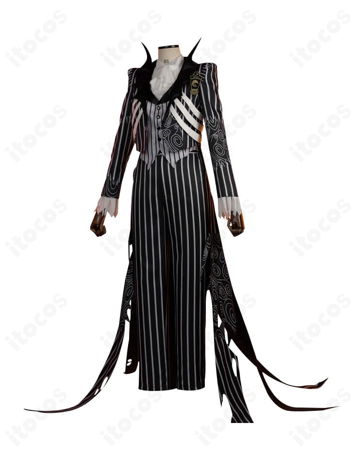 スカリー・J・グレイブス衣装の側面。ロングコートのラインと袖装飾の忠実な再現が確認できる。