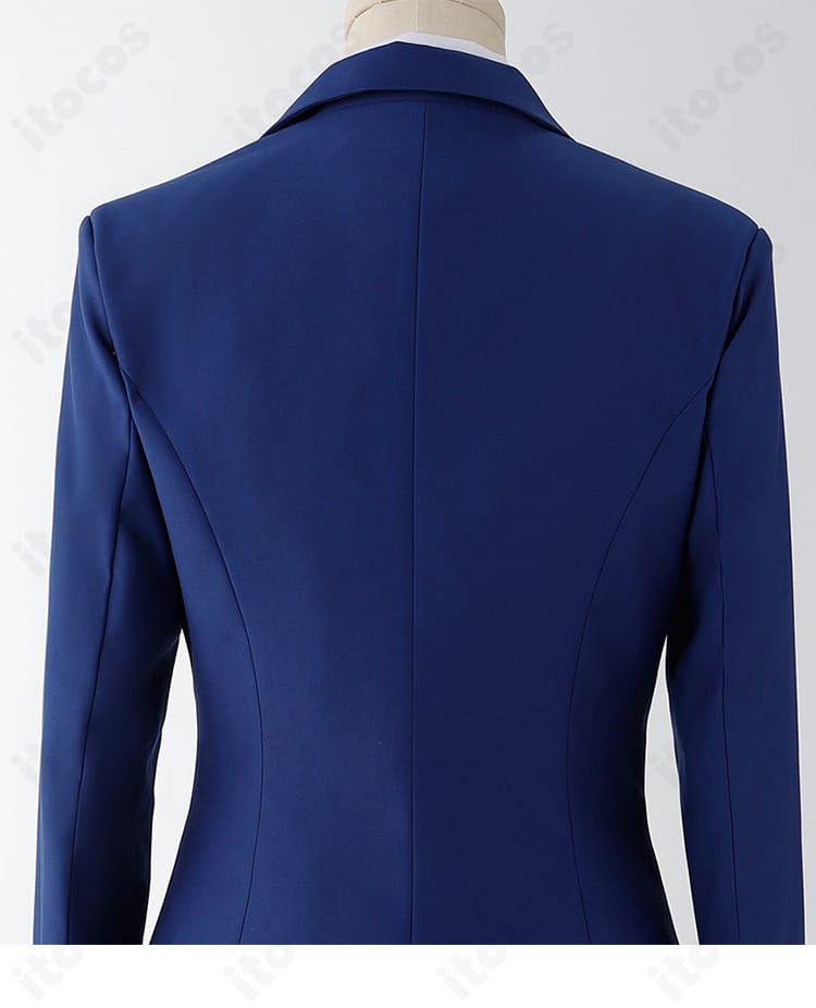 毛利蘭 制服コスプレ 背面。ブレザーの肩線から背中のシルエット、裾ラインまでを捉えた再現カット