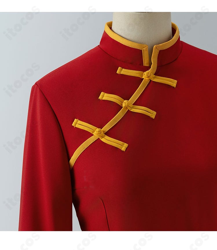 神楽衣装の襟元と斜めボタンのクローズアップ。立ち襟の高さと留め具の形状が分かるディテール。