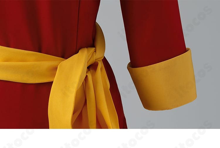 神楽チャイナの帯と袖口装飾の詳細。金色パイピングの幅とステッチの仕上げが伝わる画像。