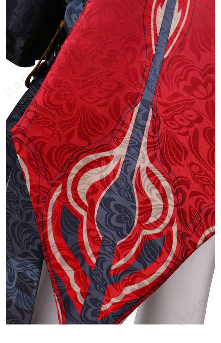 背面スカート風パーツのディテール。エッジの意匠とドレープ感を確認。