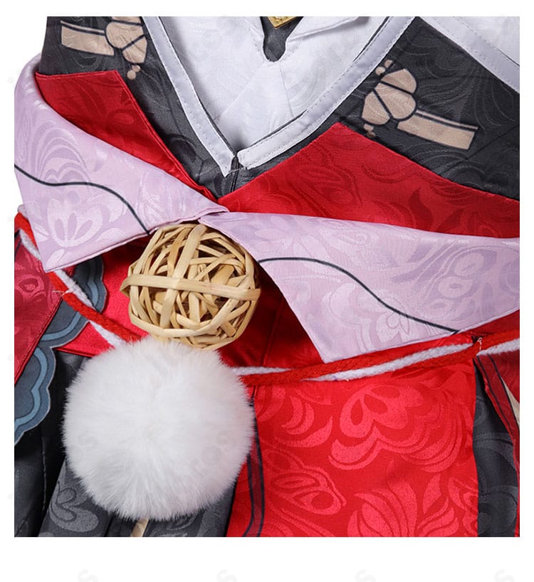 ウエスト周りの装飾ディテール。コルセットベルトと腰飾りの質感と留め構造。