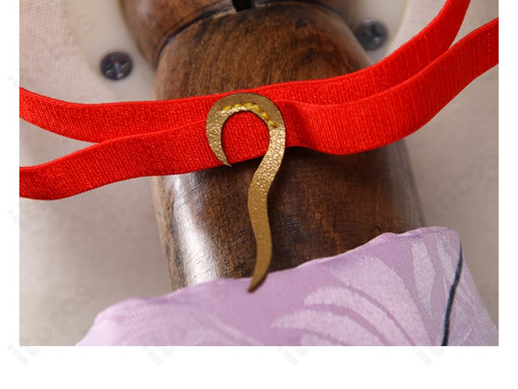 右肩部分の装飾ディテール。ライン取りとモチーフの再現度を示す。