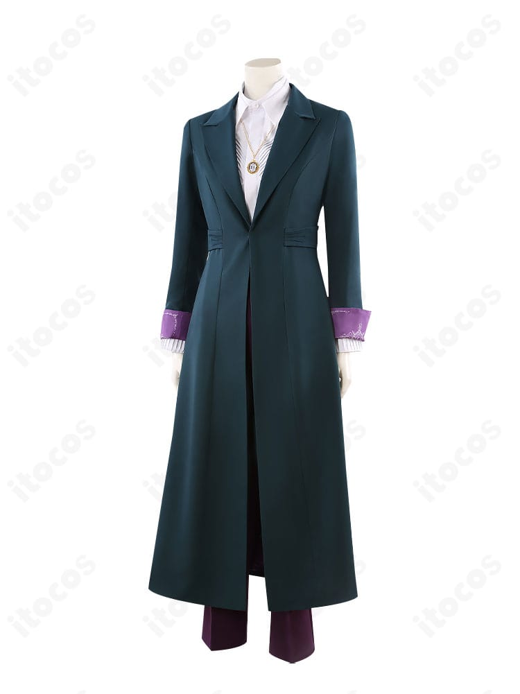 アガサ・ハークネス衣装の側面ディテール。コートの落ち感と縫製ラインを確認できる角度。