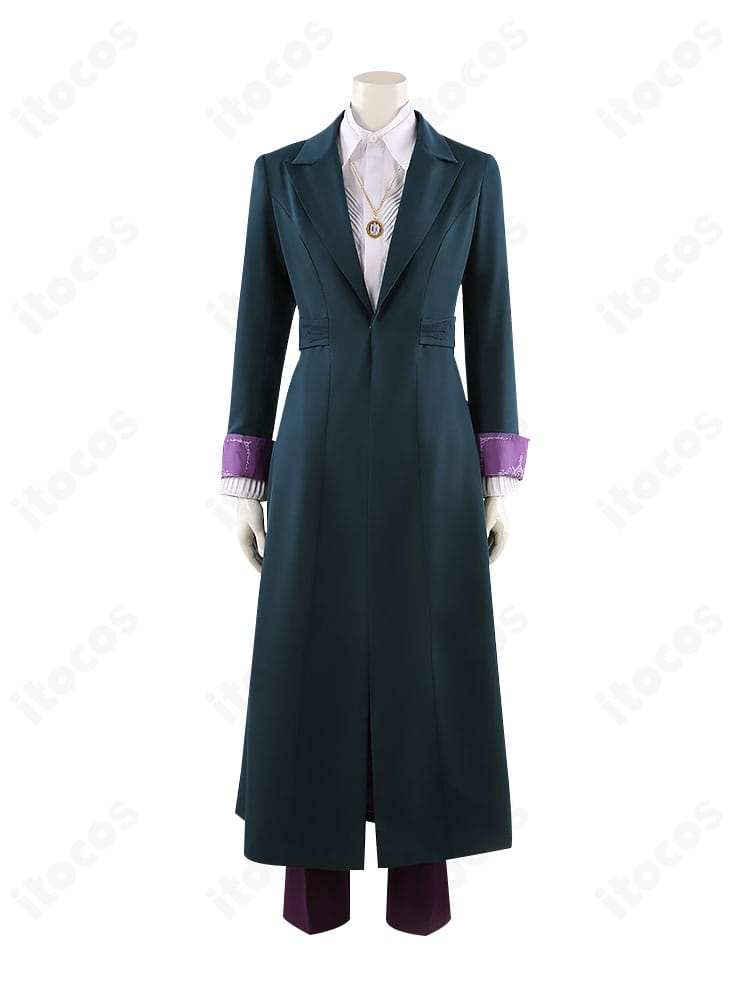 アガサ・ハークネス衣装の正面ディテール。刺繍と装飾の質感が際立つ近接画像。