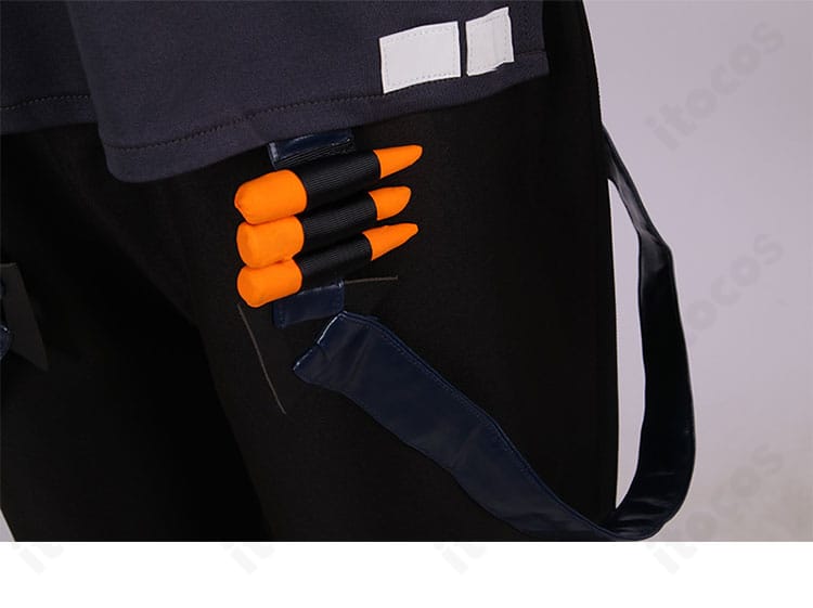 腰の弾帯風装飾の接写。ゲーム内要素を立体で再現したパーツ構成