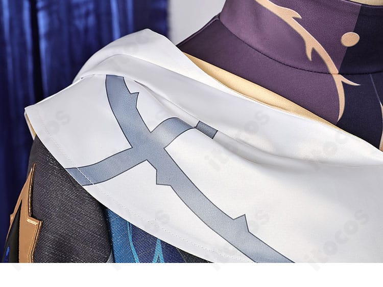 サンデー衣装の肩部ディテール。特徴的な装飾とフォーマルな意匠を再現。