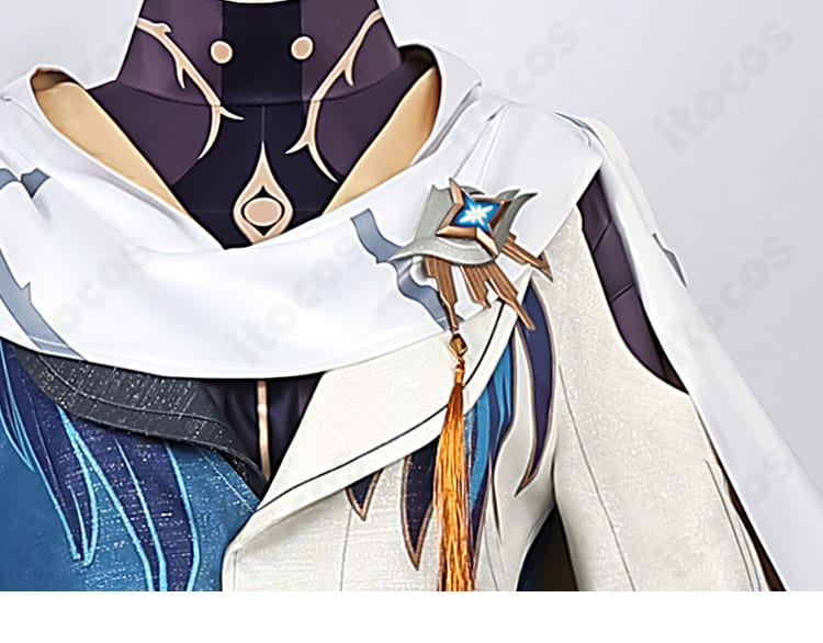 サンデー衣装の胸元装飾クローズアップ。エレガントな雰囲気を引き立てる意匠。