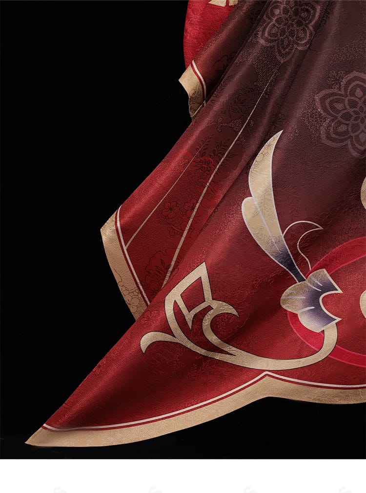 スカート裾の装飾ディテール。華やかな意匠と揺れ感が分かる。