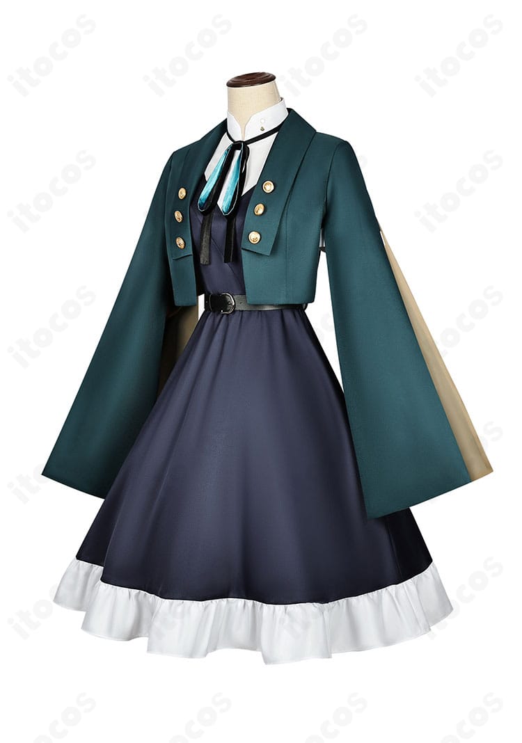 ホタル衣装の側面。コートのラインとスカートのシルエット、腰帯の落ち感が見える角度。