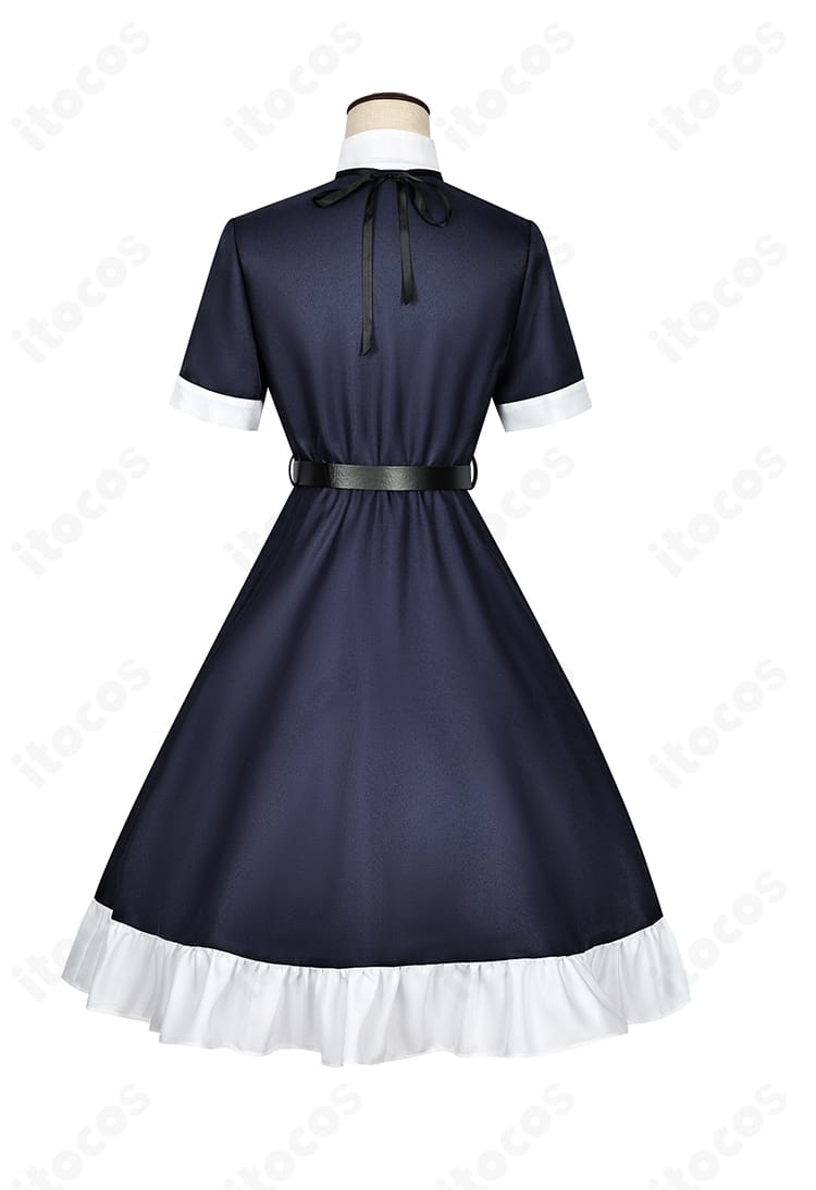 衣装背面の装飾ディテール。背面リボンや意匠の配置、縫製の整いを示すクローズアップ。