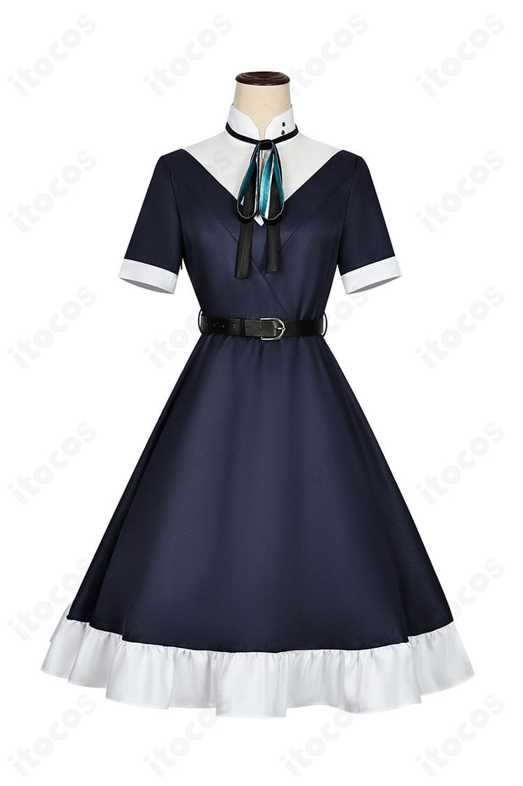 ホタル衣装の正面装飾アップ。胸元の刺繍風モチーフと金属風パーツの質感を強調。