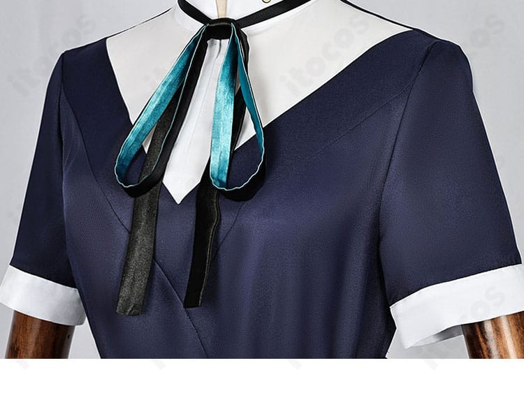 ホタル衣装の肩装飾クローズアップ。ショルダー部の意匠とエレガントなラインを表現。