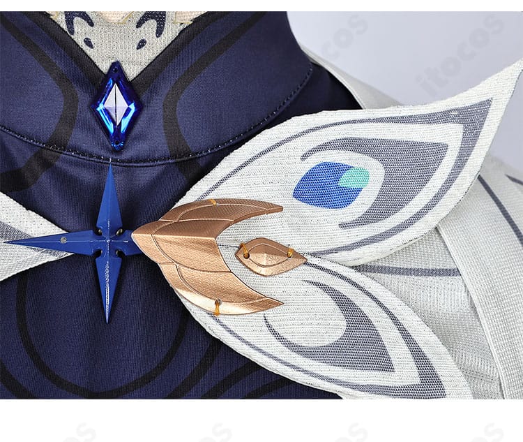 襟元装飾の近接。刺繍風意匠とメタリック調パーツが華やか。