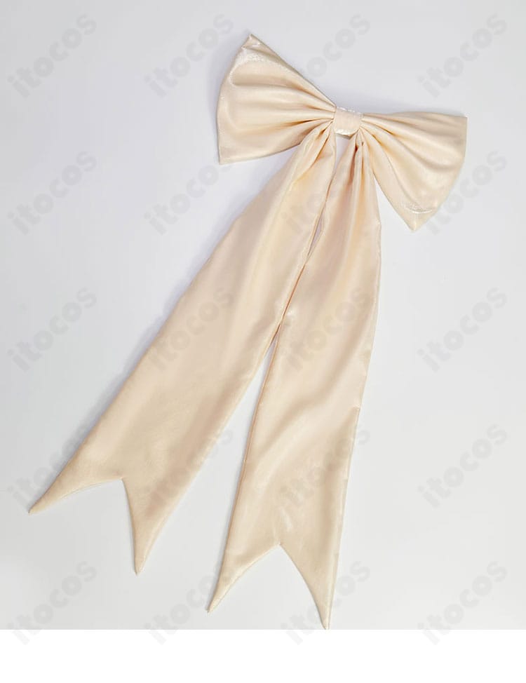 バトルコスチューム背面装飾のクローズアップ。背中側のパーツ配置と仕上がりの丁寧さを示す画像。