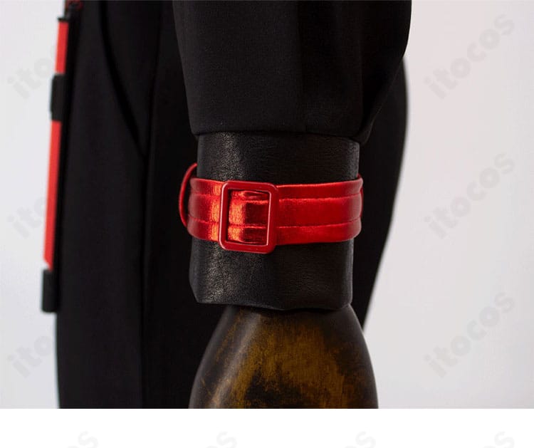 袖口の装飾とカフの仕立て。直線的でクールな印象の袖先