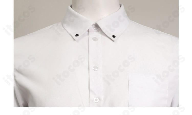 インナーシャツの縫製と意匠のアップ。近距離撮影にも耐える精緻さ。