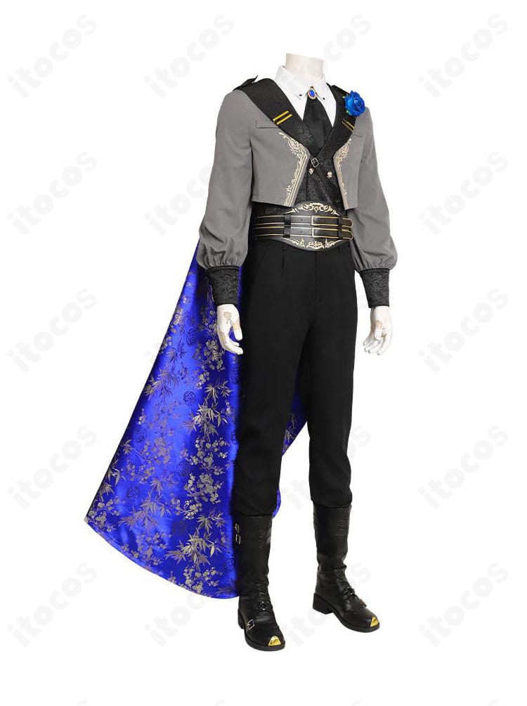 右側面のディテール。肩から裾へ流れるラインとマントの落ち感が確認できるサイドビュー。