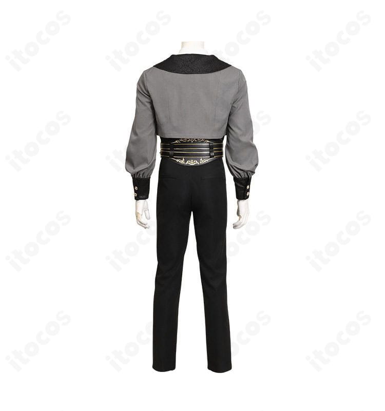 背面装飾のクローズアップ。背中の意匠と縫製ラインが際立つ一枚。