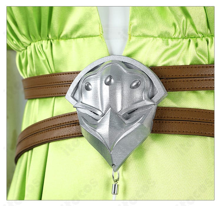 ノフィカ衣装の腰部分ディテール。ベルトの形状と重ねる装飾の構成を強調。