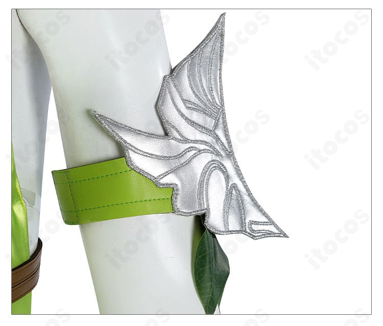 ノフィカ衣装の裾装飾ディテール。縁の模様とカッティングの精度を示す。