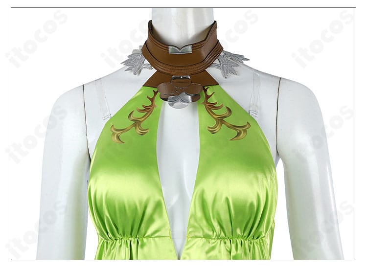 ノフィカ衣装の首飾りアップ。中央モチーフと装着位置のバランスを確認できる。